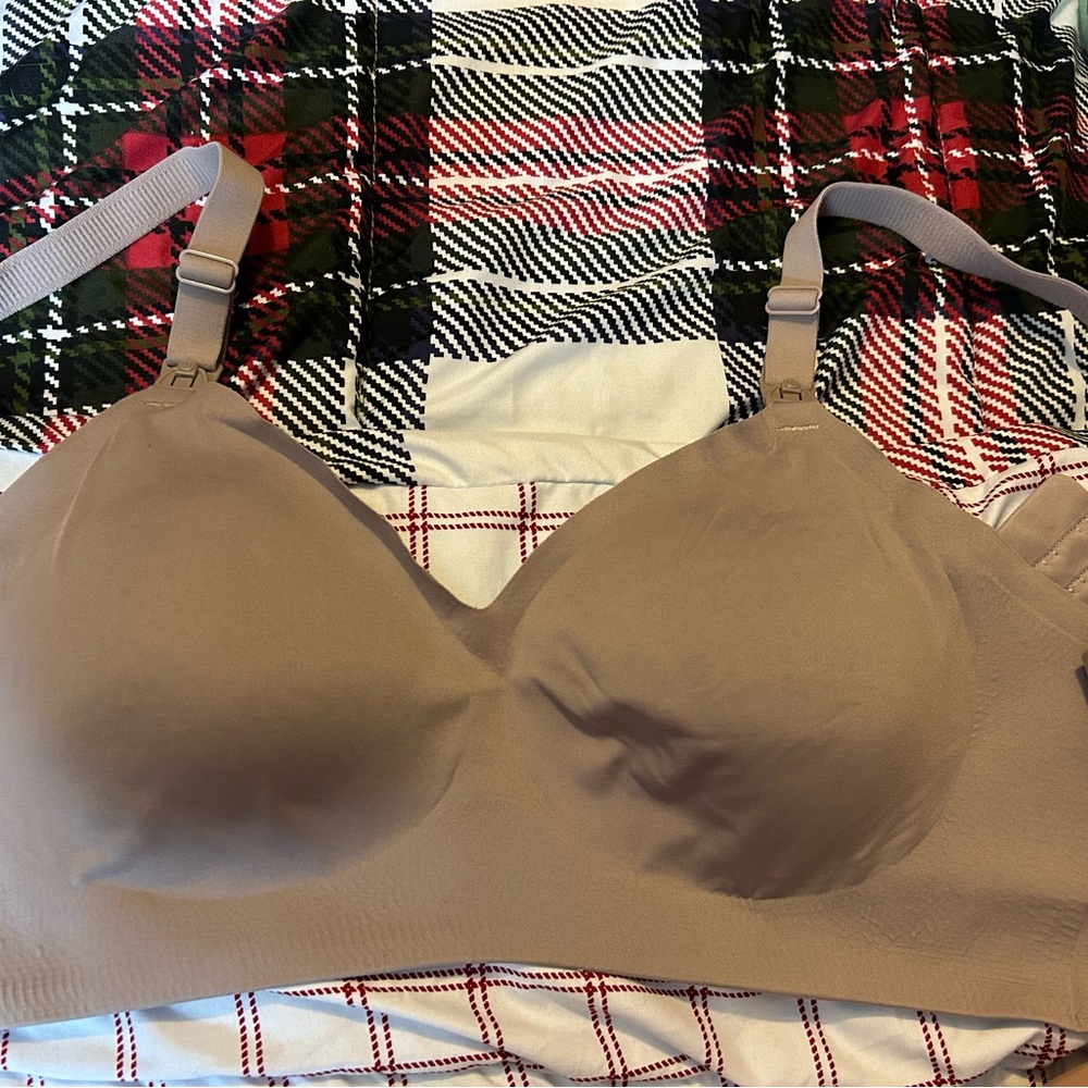 Momcozy Nursing Bra - Picture 2 of 3